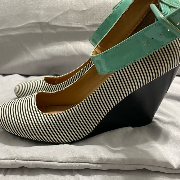 Striped Wedges - Picture 4 of 4